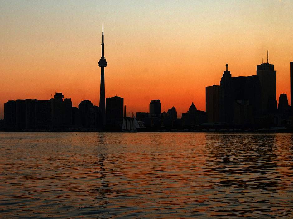 The lights go out in Toronto, and all over Ontario, on Aug. 14, 2003